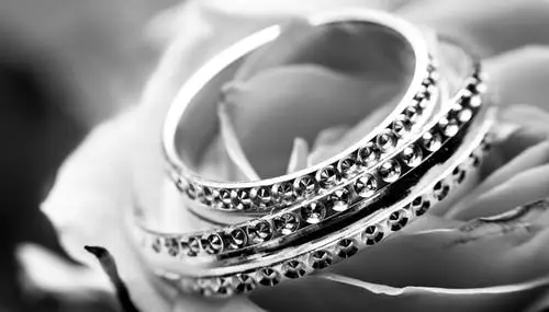 sieraden af en toe laten schoonmaken
