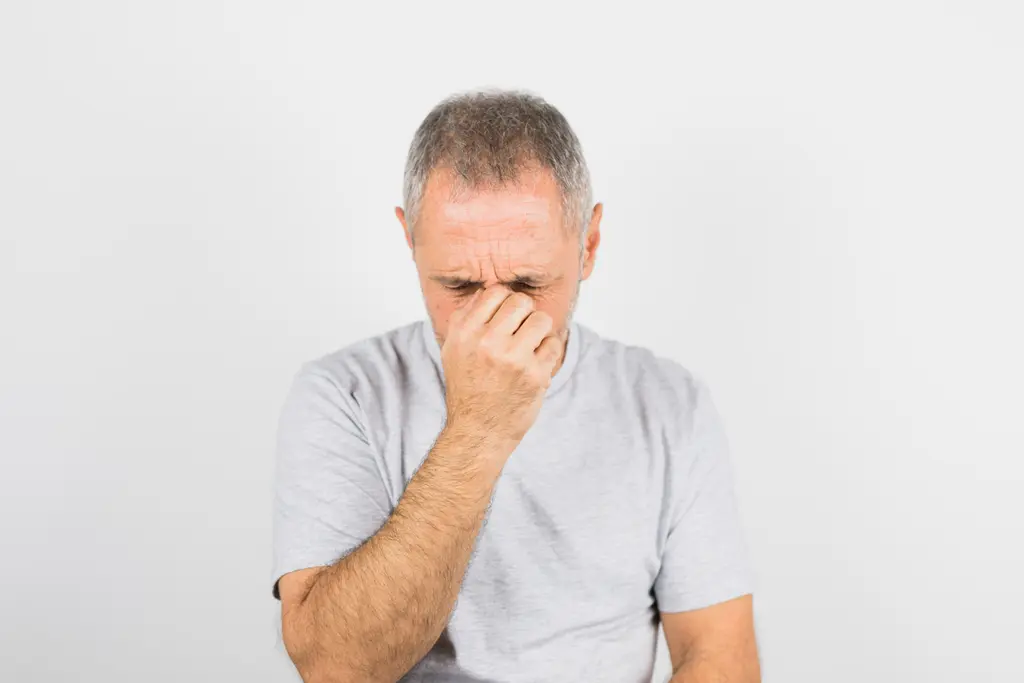Hoe verhelp je een neusbloeding bij ouderen