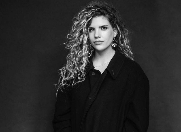 Wie is de partner van presentatrice Rachel Rosier